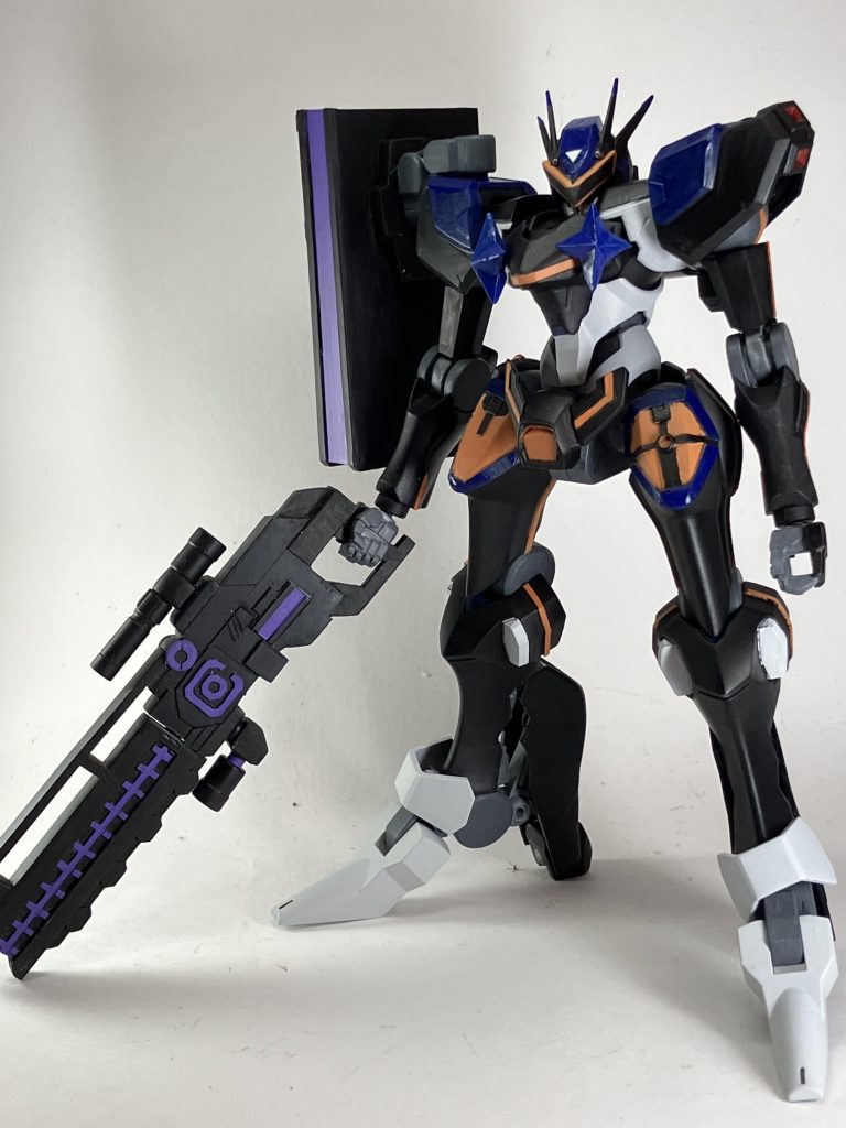 武装大型レールガン「Allegro」今回このガンプラを作成するきっかけになった武器でスコープパーツ以外をプラ板スクラッチしています。しかし想定より大きさが大きく、ベストな体格を持つガンプラ…となったところでファラクトに白羽の矢が刺さりました。
