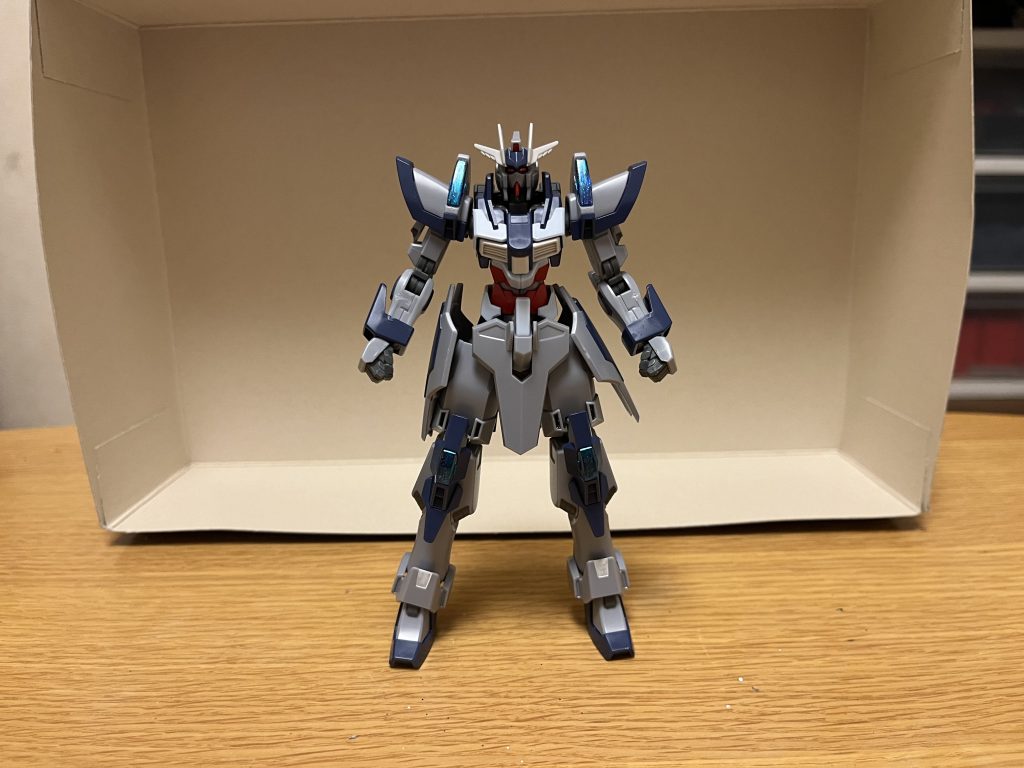 ディナイアルガンダム全高:19.9m重量:80.1t全身を彩る灰色と濃紺を基調とした暗色主体のカラーリング、カンフー着を身に付けた武道家を連想させる外観が特徴。