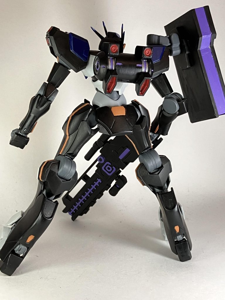 本当は乗り物作る予定だった為、小型のバックパックが欲しくてデミトレーナーから使用。そして肩が痩せてしまう為、EGνガンダムの肩を無理矢理装着してます