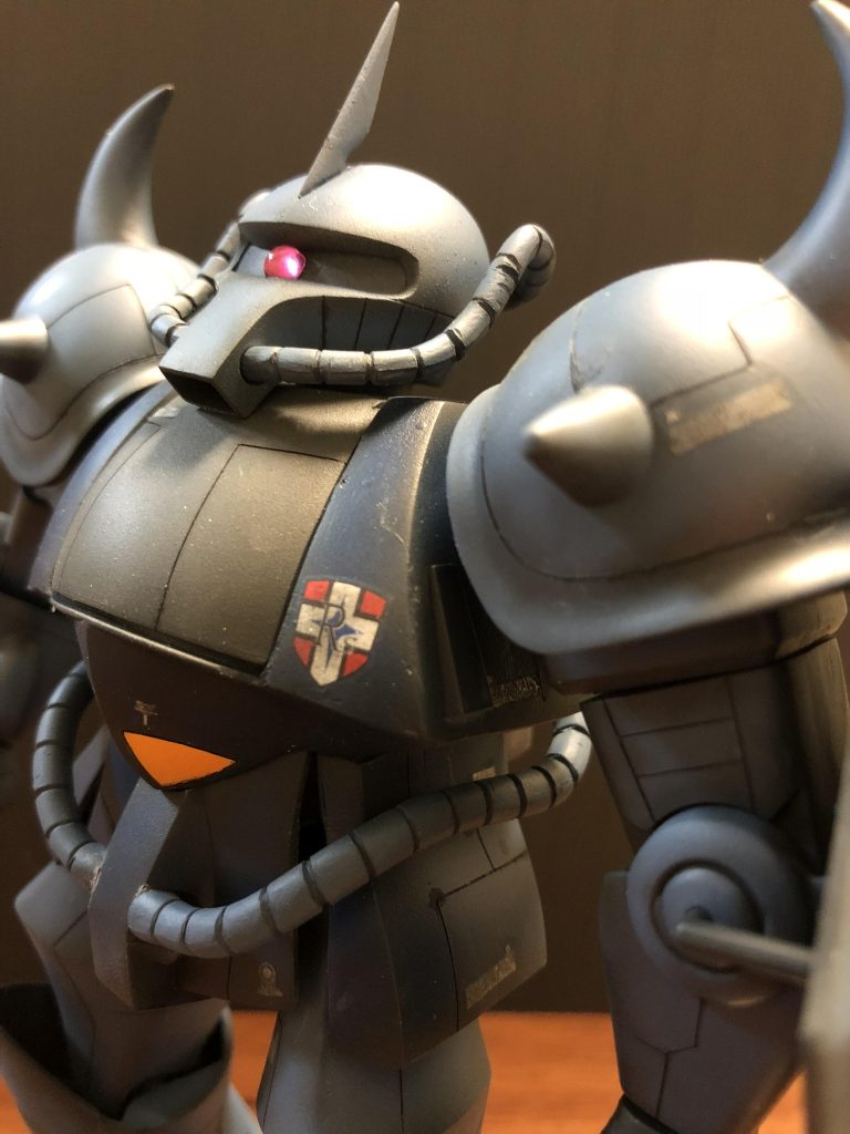 モノアイはレンズ貼り付けデカールはランバ・ラルのものを使用