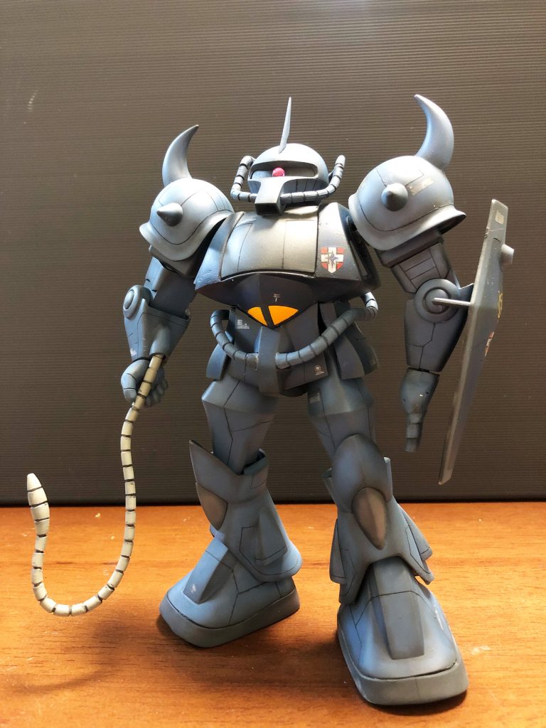 スカート部分はカットして少々開いて接着