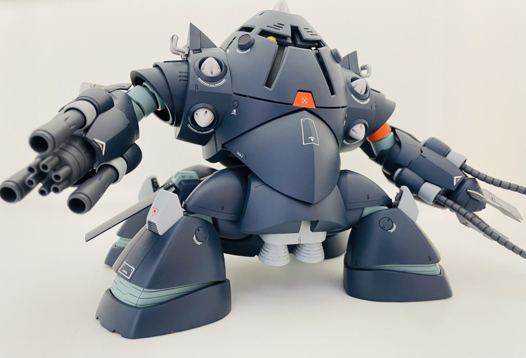 カラーリングは全てクレオス本体:ディープオーシャンブルーワンポイント:オレンジ腕や脚部関節:RLM78ライトブルーメガ粒子砲:灰色9号膝アーマー:明灰白色武装:エクストラダークシーグレーシルバー:シルバー 