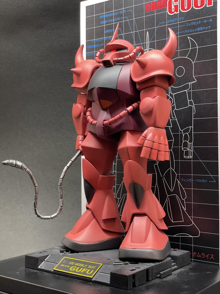 全体としては、、太ももが細かったので4mmほど太く、、頭と口にボリュームを持たせて、左腕と手をいじりました。。右手とフィンガーバルカンは、初めてパテから削り出しでスクラッチ。ヒートロッドは、配線を使っているのでクネクネ動かせます。。(あと、電気も流せます。24v2Aくらいまでなら、、笑) 墨入れ、、汚しをするか、、実はまだ、悩んでます。。