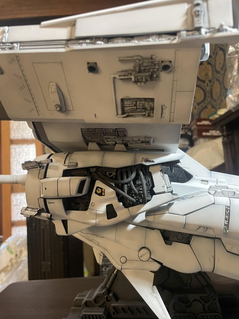 Iフィールド発生機とコンテナ下部。