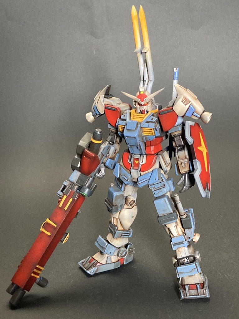 こちらのキットはEGガンダムと共通のランナーがある為、余りパーツが結構出ます。なんなら通常のEGガンダムも作れます。なのでラーガンダムの膝を肩にくっつけても、ガンダムの膝を使えました♨️