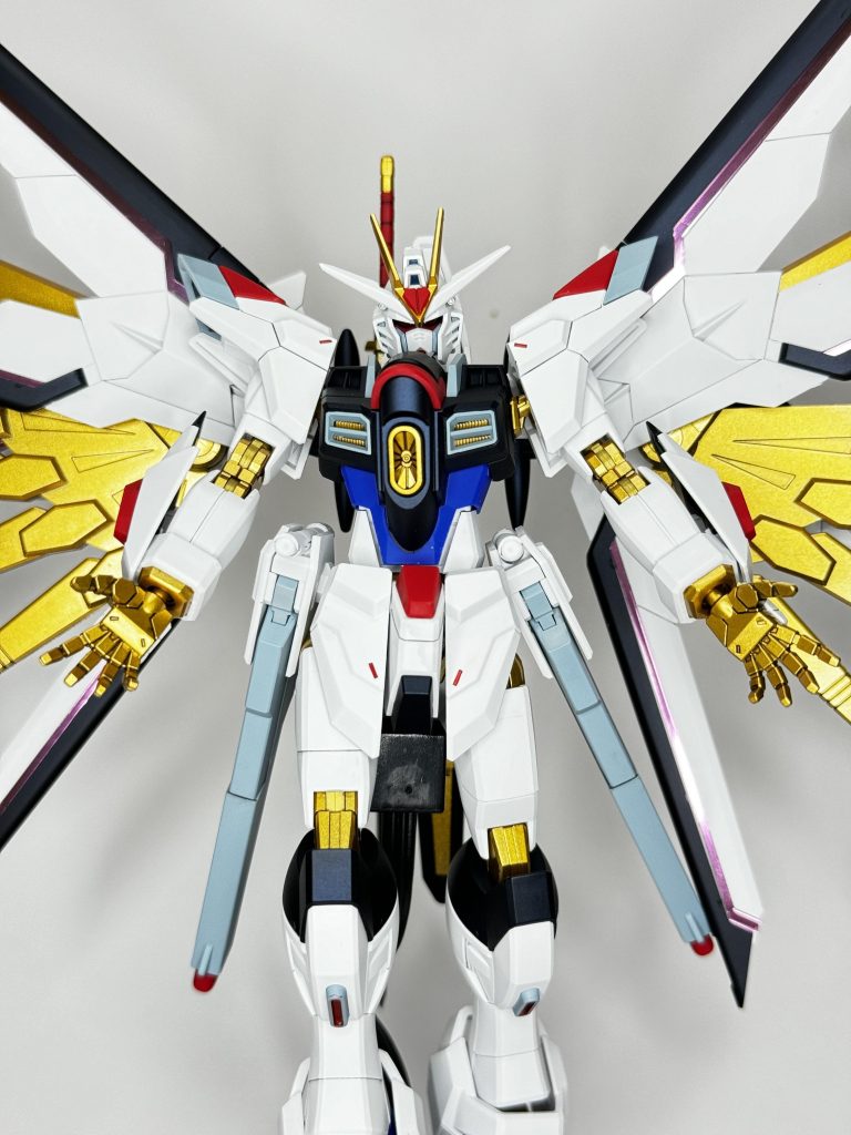 ゴールド部分はスターブライトゴールド。ゴールド以外はつや消し仕上げしています。