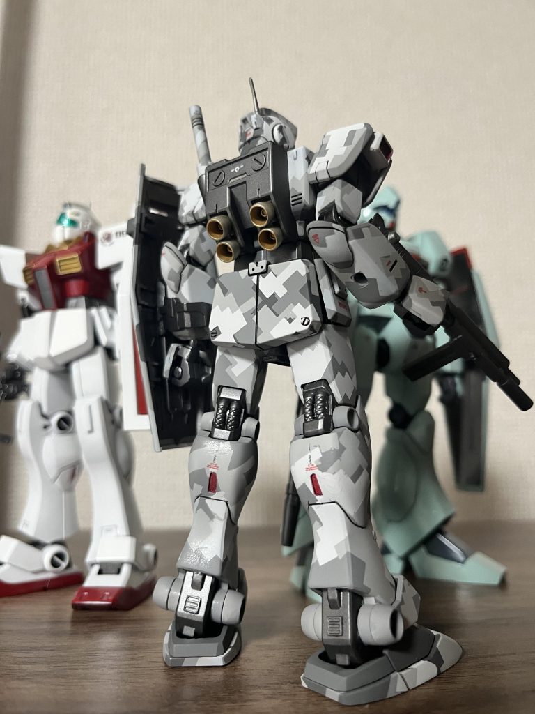 少し古めのキットなので合わせ目を消すのが大変でした。最近のキットはよくできてるんですね。