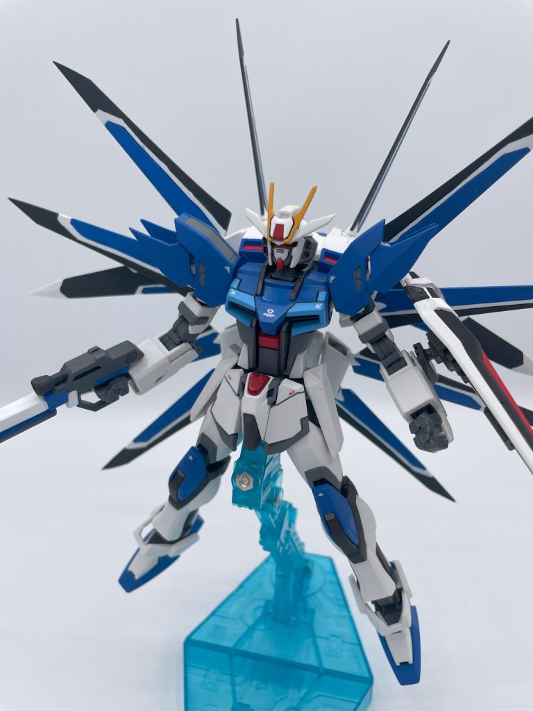 「想いだけでも…力だけでも…それでもっ！」　世界平和監視機構コンパスが発足に至る前後、非常に短い期間ではあったが、かつての戦友キラと共に戦場を駆け抜けた。本機で得られたデータをもとに急ピッチで開発されたライジングフリーダムや、強奪事件後に改修されたストフリ弐式へと役割を引き継ぎ、オーブの海底にて人知れずその役割を終えた。