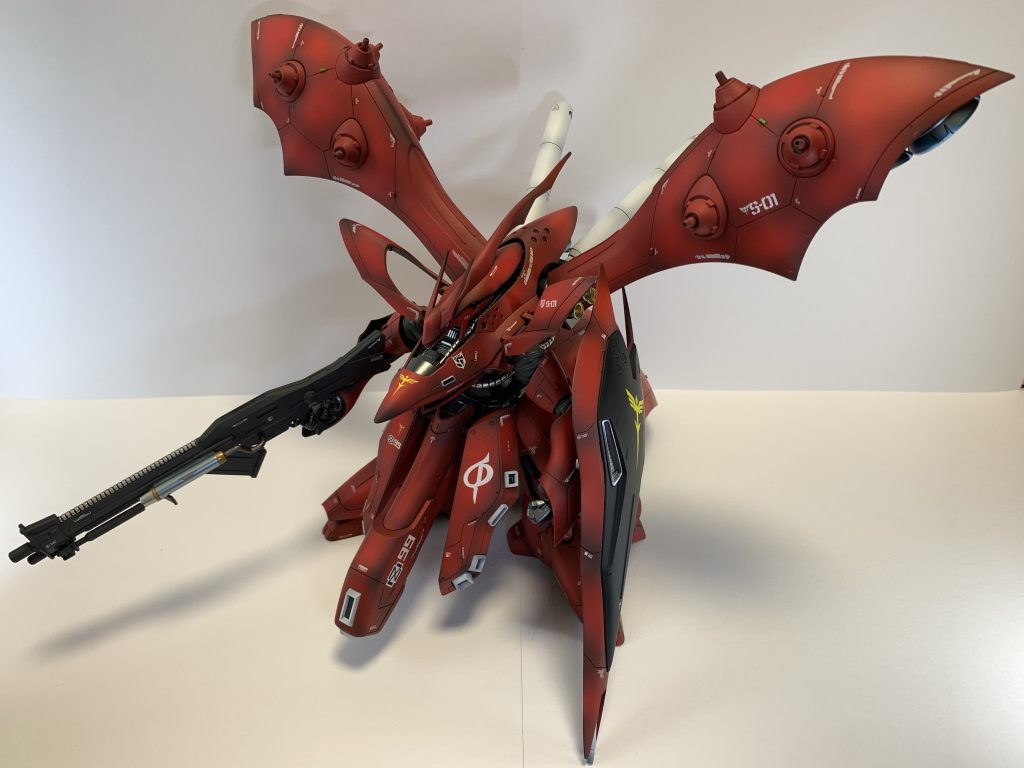 黒サフを下地に、ハーマンレッドを重ね塗り。イメージ通りの重厚感がだせました。