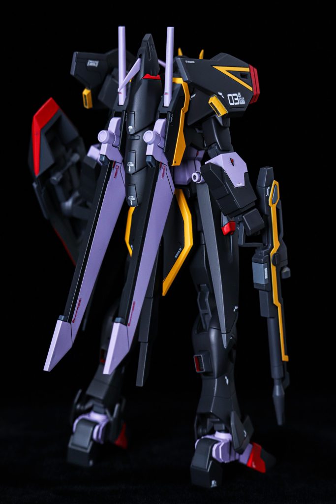 バックパックはHGガイアのものをそのまま流用し、インパルスのボディに接続できるよう改修。リアスカートがガイアのままだと小さかったため、インパルスのリアスカートをプラ板とパテで大型化し成型しました。