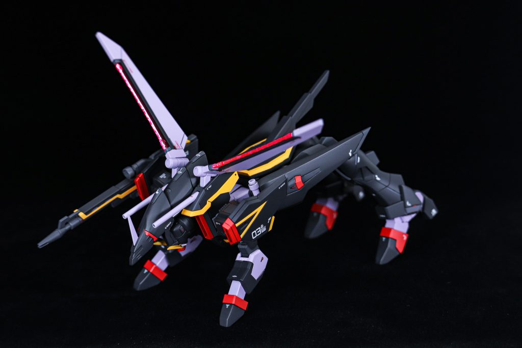 インパルスの膝部分を大幅にカットすることで、もともとインパルスのレッグフライヤーの稼働のおかげで4脚モードにすることができます。盾を腹部に装着し忘れました。。