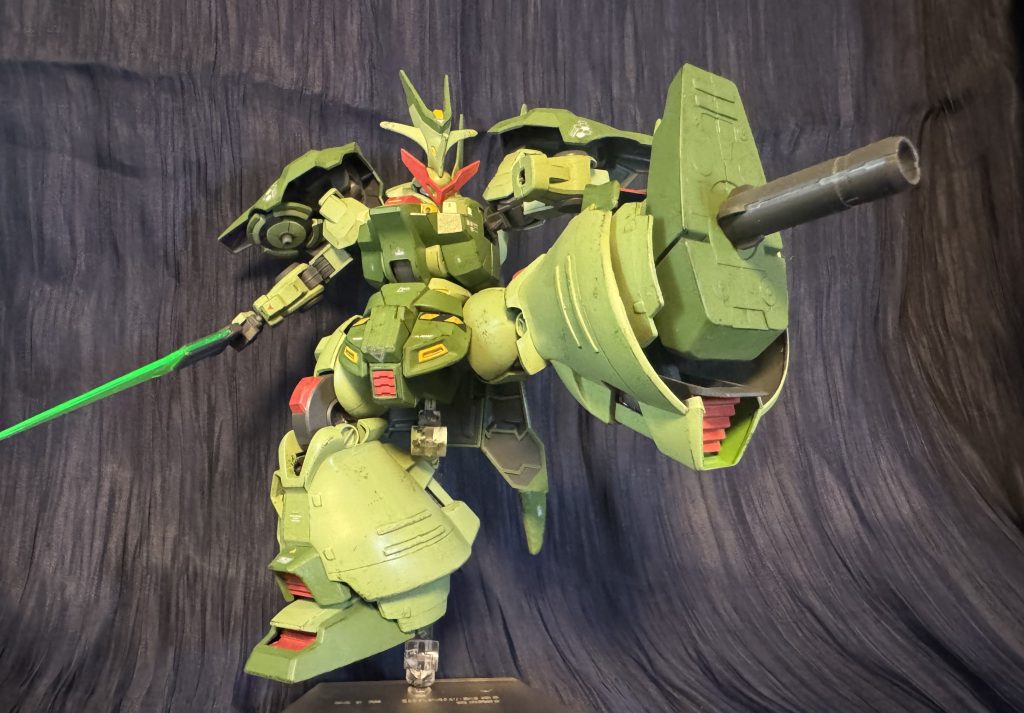 16文キャノンキックのモーションで遠距離攻撃を加える、アクション映えするキャノン砲。16文は足のサイズではなく口径の事を差す。本当は足スペースに格納可能にしたかったのですが、やはり無理だったので差し込みになってます。ダイターンキャノンが元ネタ。