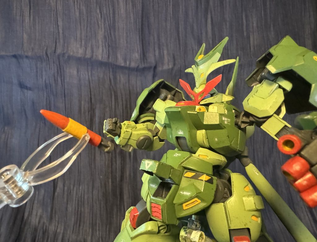 ロケットボンバー至近距離から発射して相手に最大打撃を加える一発逆転の布石。コンバトラーのビッグブラストが元ネタ。