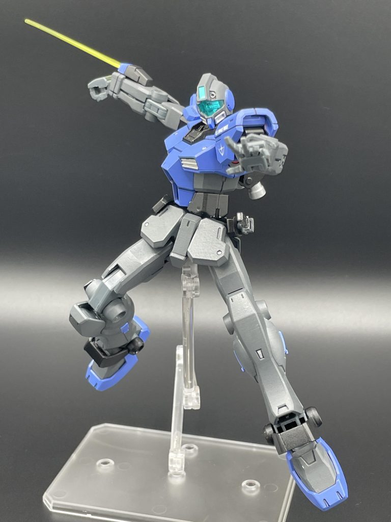 本機右腕にはビームトンファーが装備されている。サーベル発生装置と共にバッテリーが積載されているため、機体のエネルギー残量に関わらず、ビームを展開することが出来る。しかし、バッテリーの容量はわずかなものであり、短時間の不意打ち的な運用が主であった。 目標の多くは連邦軍内部の者であり、“GMのビームサーベルは1本” という連邦の常識・固定観念を裏切り、「暗器」として十分な威力を発揮した。