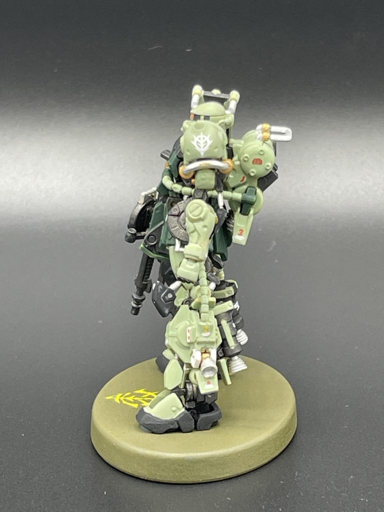 左サイド。ショルダーアーマーのアレンジ、割と好きです。