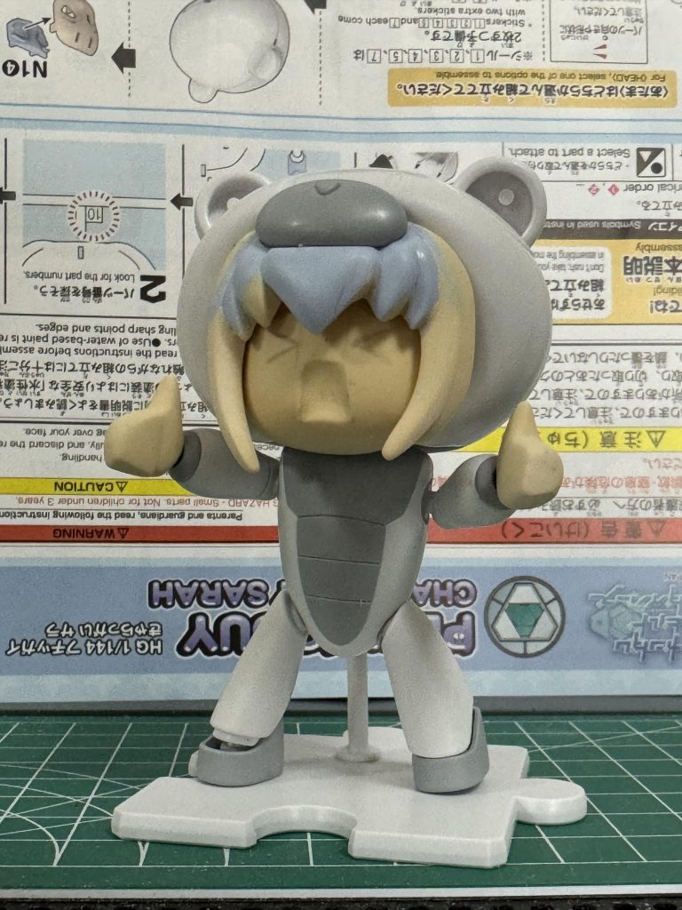 …えー、…制作工程のご紹介です。キットはきゃらっがい サラを使用。エポパテを盛って整形して作成しました。　