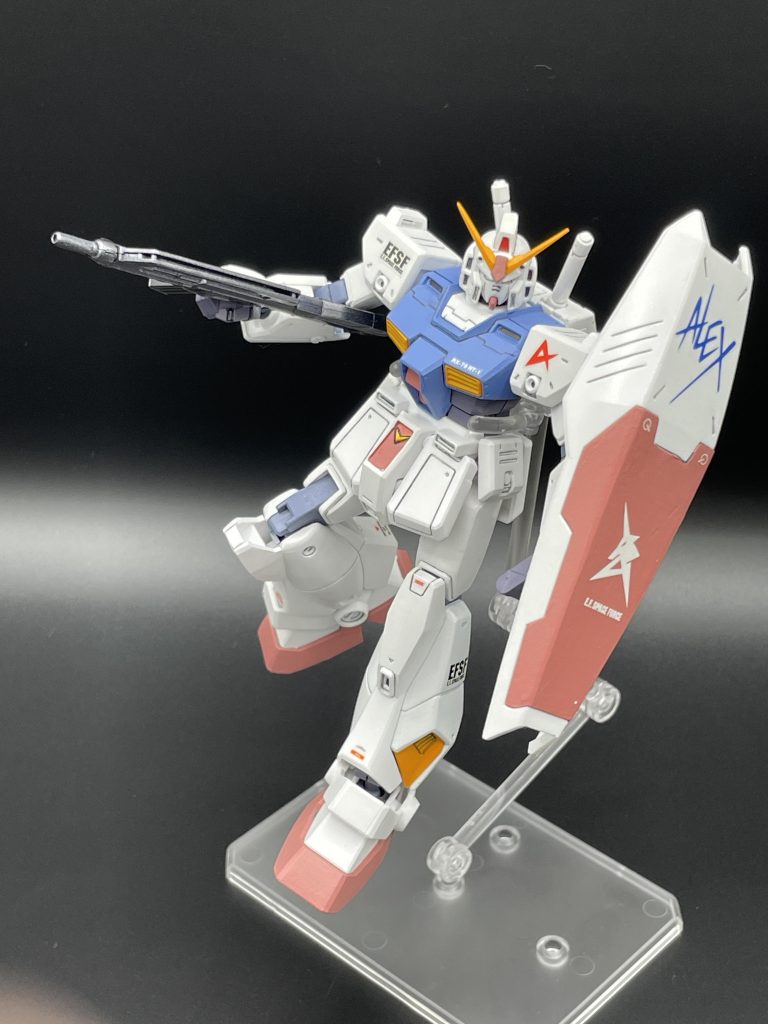 シールドも装備。ユニコーンAのエンブレムは、時代的にまだ存在しないハズなんですけど、良いじゃない。カッコいいんだから(笑)