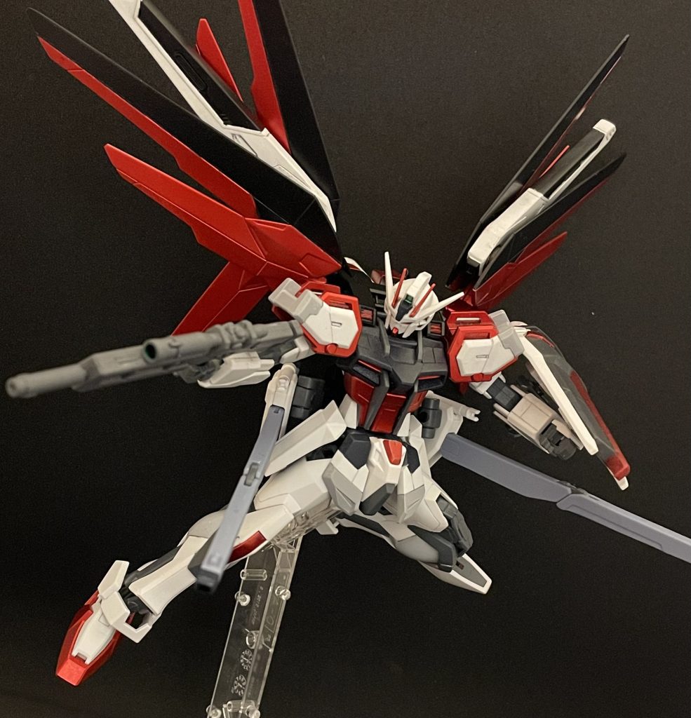 ギミック展開。クスフィアスはM.S.Gジョイントを前に回し、フリーダムガンダム同様に腰部から展開できるようにしました。