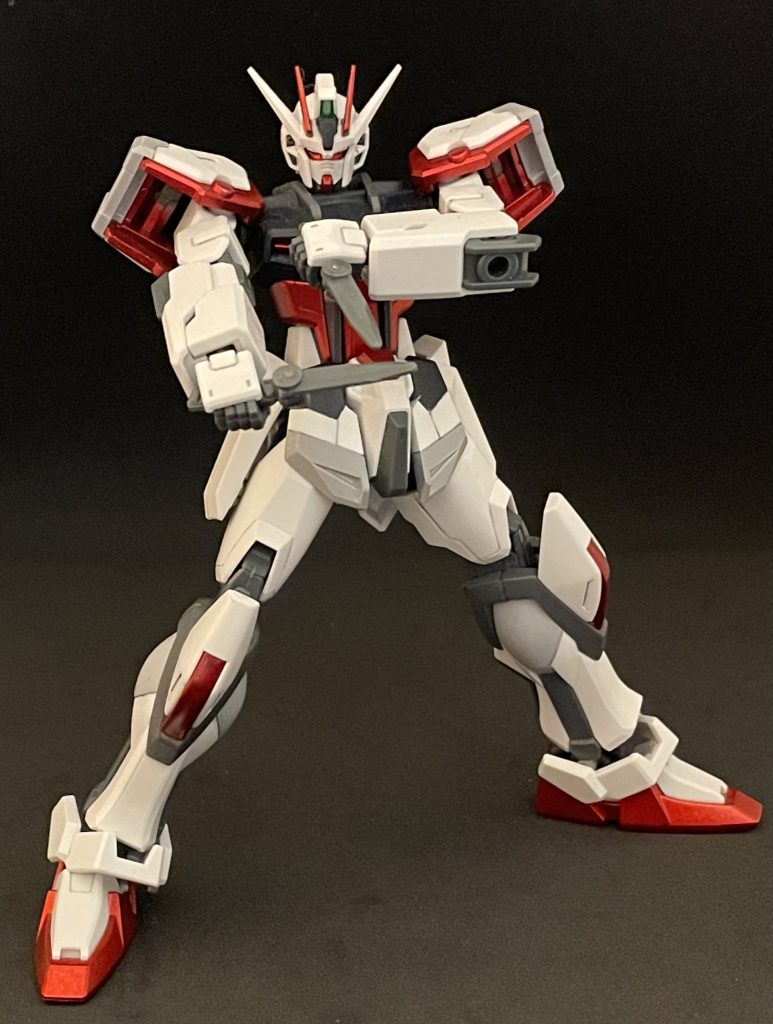 武器は…これだけかッ!!もできますww個人的に、大戦後のモルゲンレーテ社で試験的に作られたオリジナルストライク、ストライクルージュの流れを汲む3号機というイメージで制作してみました。やっぱり1号機のよさは受け継ぎたいですよね♪