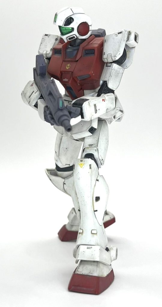 ガンプラの方が正直作り甲斐があり、構造的にもとっつきやすいですが、ROBOT魂はガンプラで立体化に恵まれない機体達がオフィシャルで買いやすく販売される希望の星的なブランドだと思います。個人的には昔でいうB-CLUBのガレキに当たる存在に近いと思っています。ただ、ガレキと違ってROBOT魂もガンプラ同様インジェクションパーツを多用しているので、ある程度の個数が売れる見込みが無いと商品化しづらい側面があると思いますが、これからもニッチな機体をどんどん出していって欲しいですね。