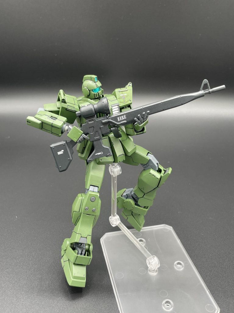 空中で撃ったら、命中率はどれくらい下がるんだろう。ミノフスキー粒子の散布下で有視界戦闘だから、全然当たらないんだろうか。