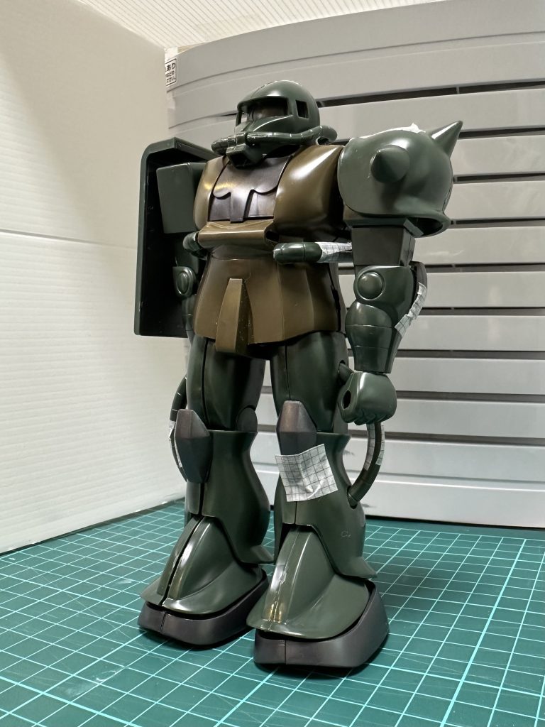 旧キットの制作が初めてで、仮組にも接着剤が必要なのが本当に大変でした。かなりマステで止めてます。