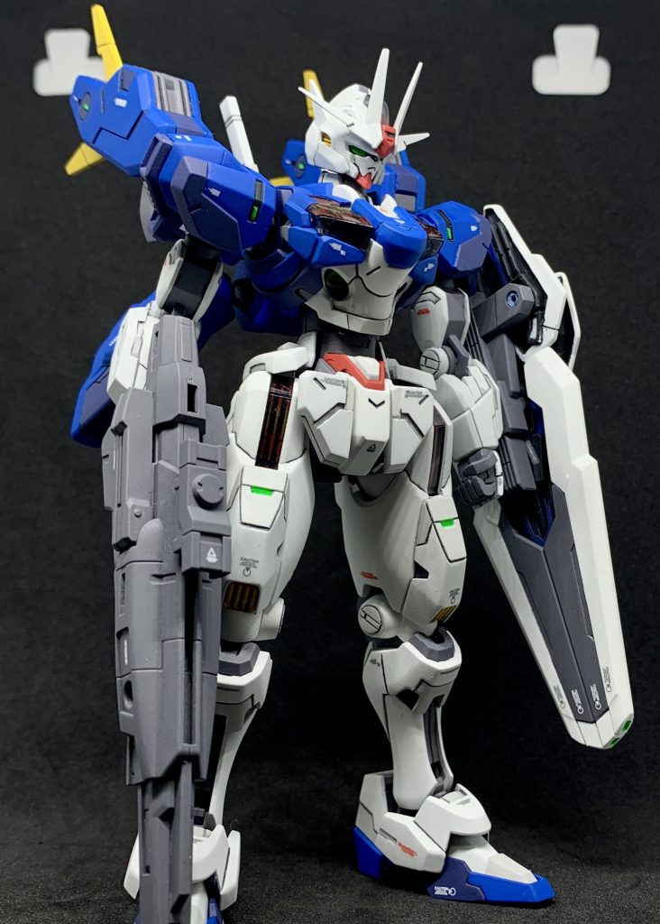 なのでプロポーションの改造などはしていません。ディティールの追加と左手をパテから作ってみました