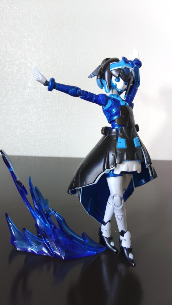 ガリィは普段からバレリーナの様な立ち振る舞いをしています。シンフォニックガンダムが歌って戦うに対してモビルコアラーは踊って戦うコンセプトになっている。