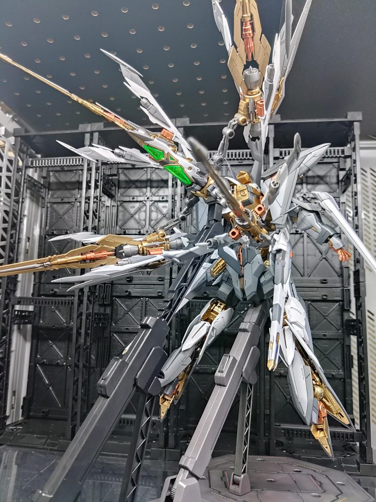 素組み後、色々とブンドドしてると(いいオッサンがコレですよ…)見えて来たんだ!