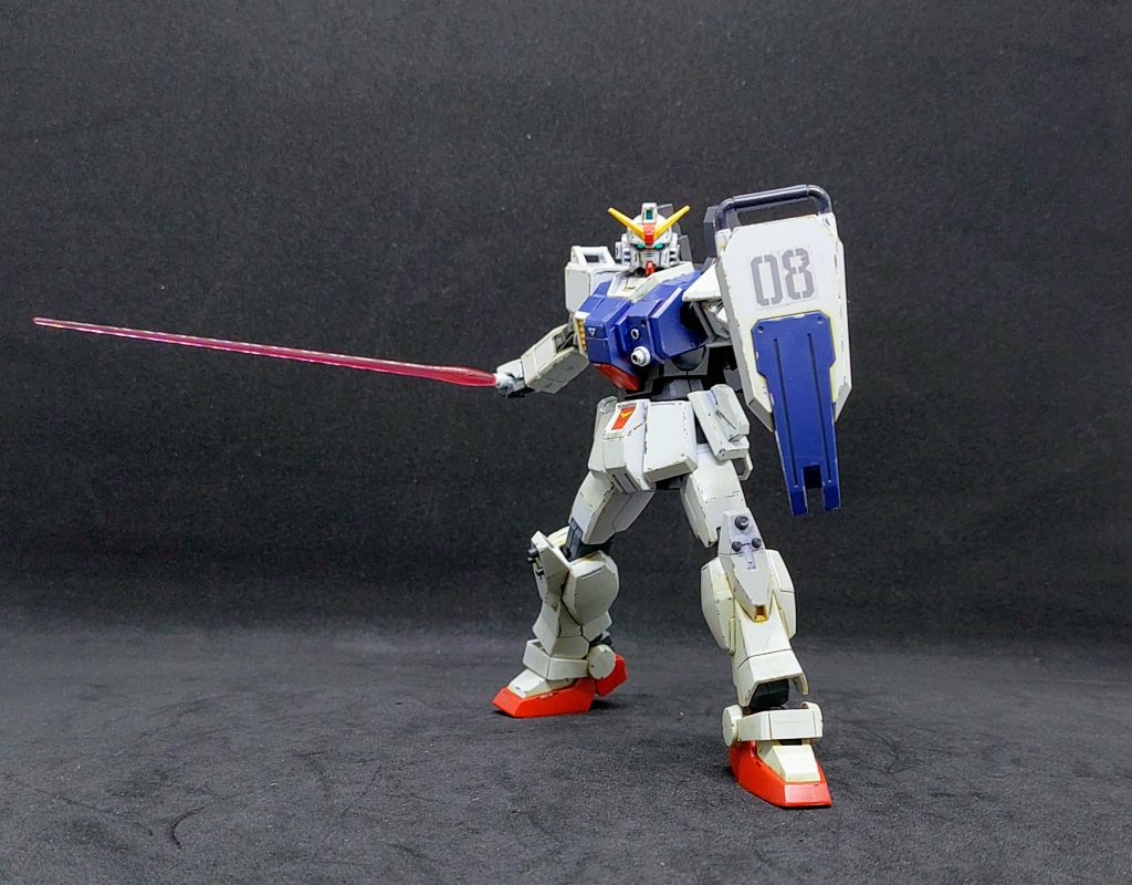 サーベルとシールドを構えて1枚