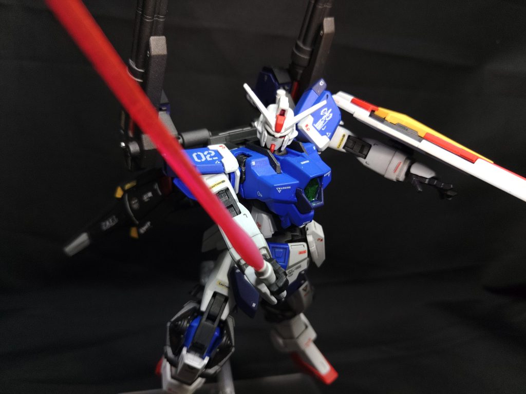 MA-M941 ヴァジュラビームサーベルインパルスと同型のものでバックパックに2本装備している。胸部中央にあるのは戦況監視統合システムと言い、戦況や戦線状態等の情報を収集し共有するシステムで、その為のマルチセンサーとなっております。