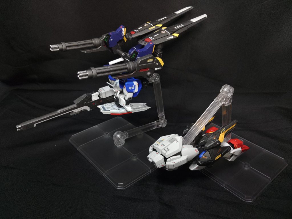 本機もチェストフライヤーからレッグフライヤー分離が可能で、コクピットはチェストフライヤーにある。また飛行中でもハイドラとライフルによる火力支援が可能である。