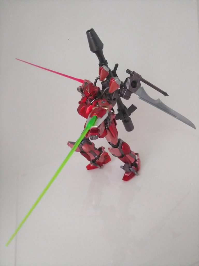 シールドは某水星キットから流用したのでサーベル付。原作より火力アップ?