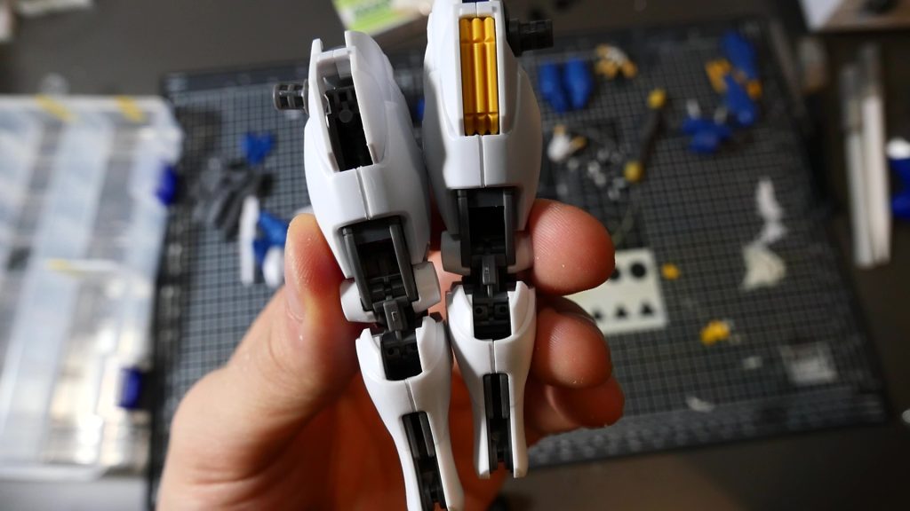 脚の合わせ目は段落ちモールドにして処理しました。その他合わせ目は基本的に埋めてます