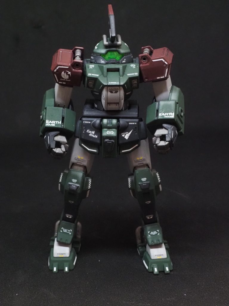 こうなりました。角を中世ヨーロッパの剣闘士のような感じにして、接近戦感出して...肩をワインレッドで格闘っぽくして....