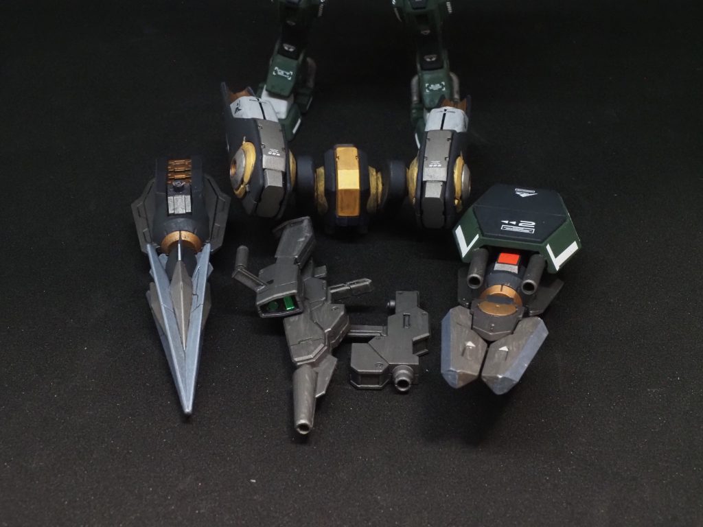 今回の武装ミラソウルフライトユニットサタニクスウェポンのドリル??とハサミ??デミバーディングのライフルのバレルをカットした分デミトレのマシンガン??