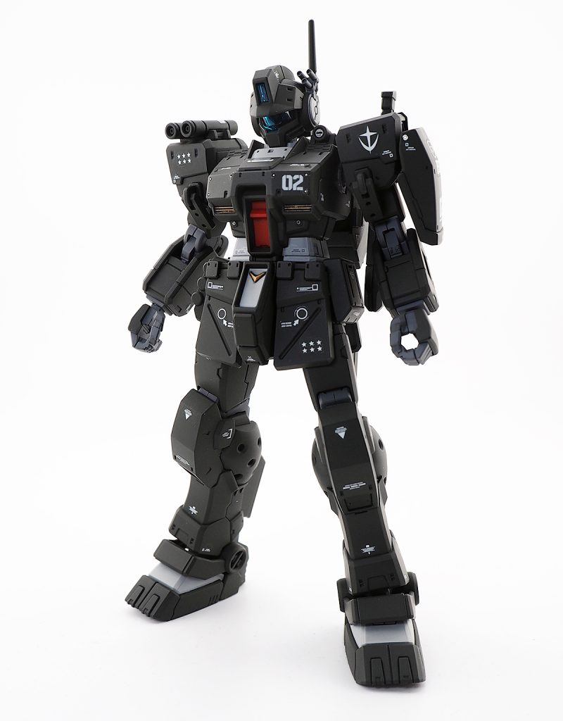 胸部・脚部にメタルボールを埋め込みました。差し色に白を使いました。