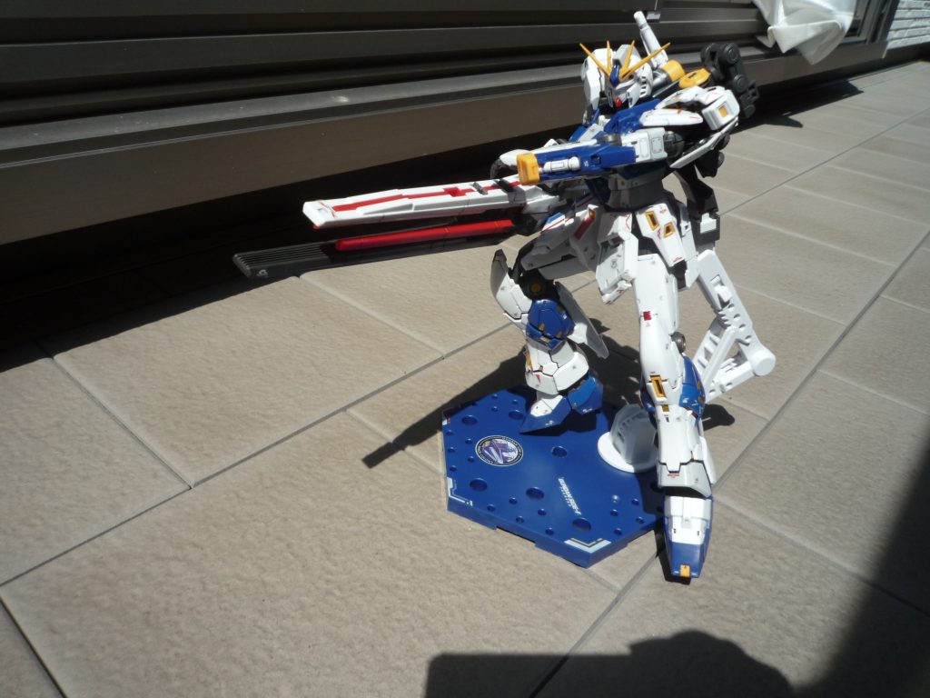 腕に持たせてメインウェポンとして射撃