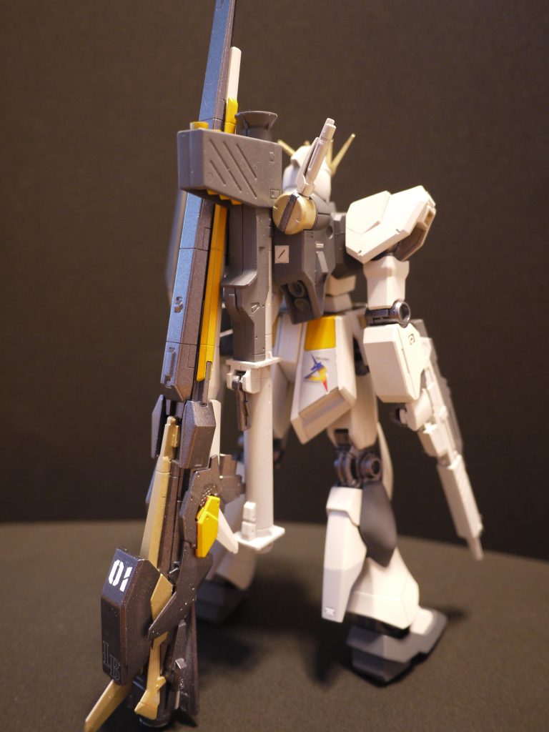 バックショット。ロングレンジフィンファンネルとハイパーバズーカーにフォーカスがかかってて、本体がぼやけています。むずいなぁ。