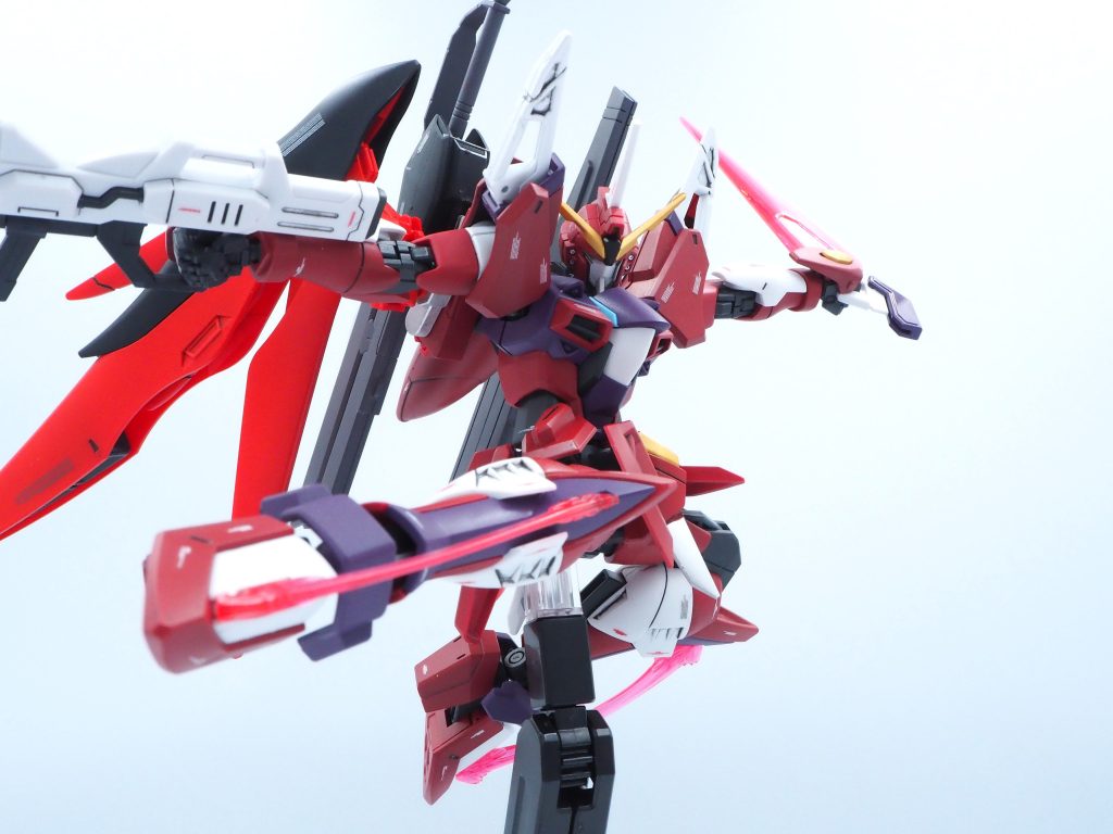 本体はほとんどジャスティスなので、ビームブーメランや脚部のビーム刃もそのまま健在です。