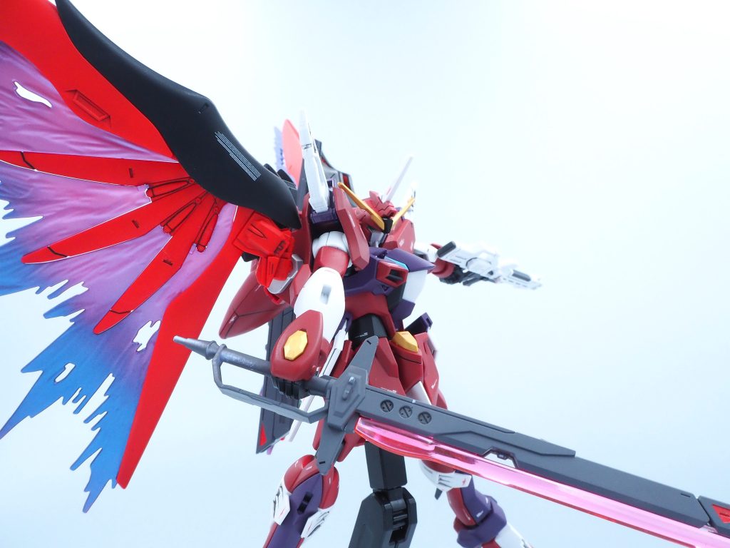 光の翼展開状態で1枚エフェクトパーツに普段やらないグラデーションっぽい塗装もやって見ました。