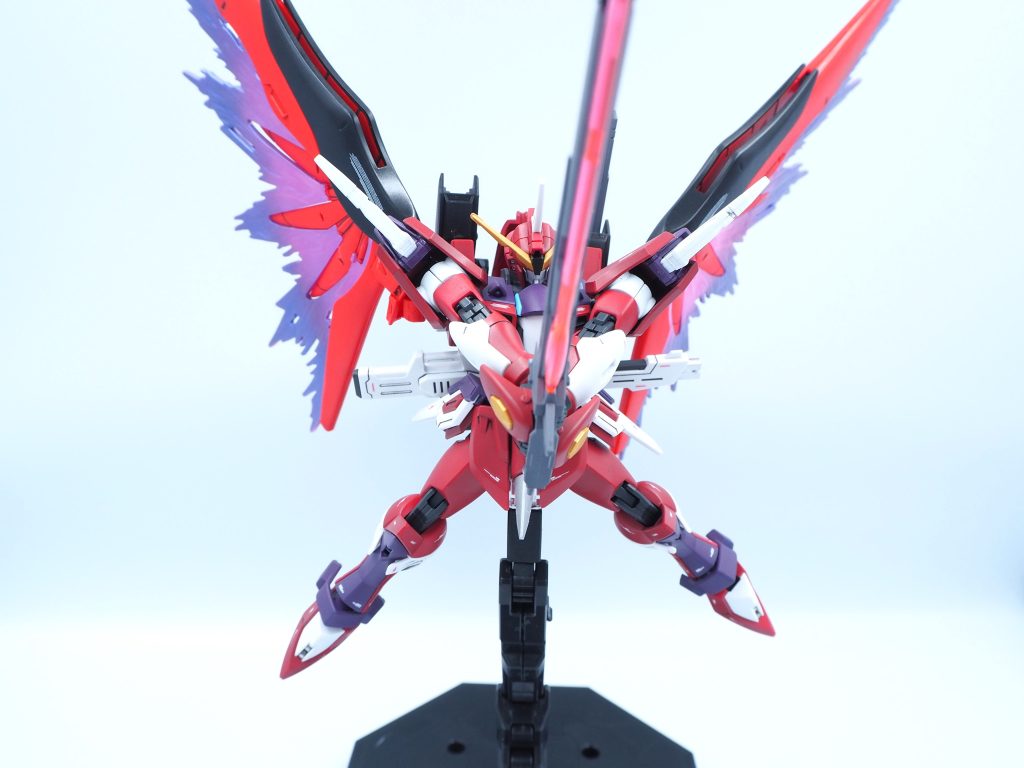 何枚かポージングも撮影したものを撮影時の角度の問題か、翼がだいぶ下がって見えちゃいますね…