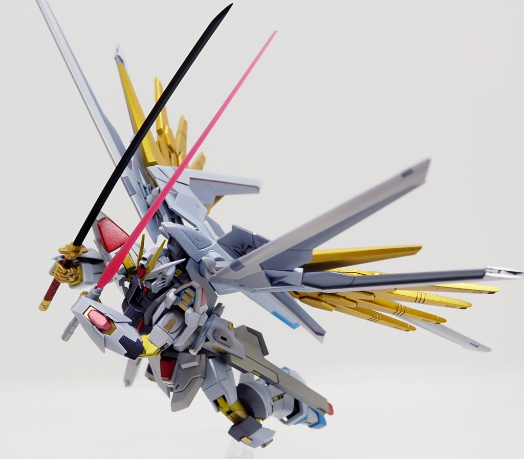 ディテールアップは全身行っていますが、特に肩（フレーム露出）と膝（切り離して独立可動）は重点的に