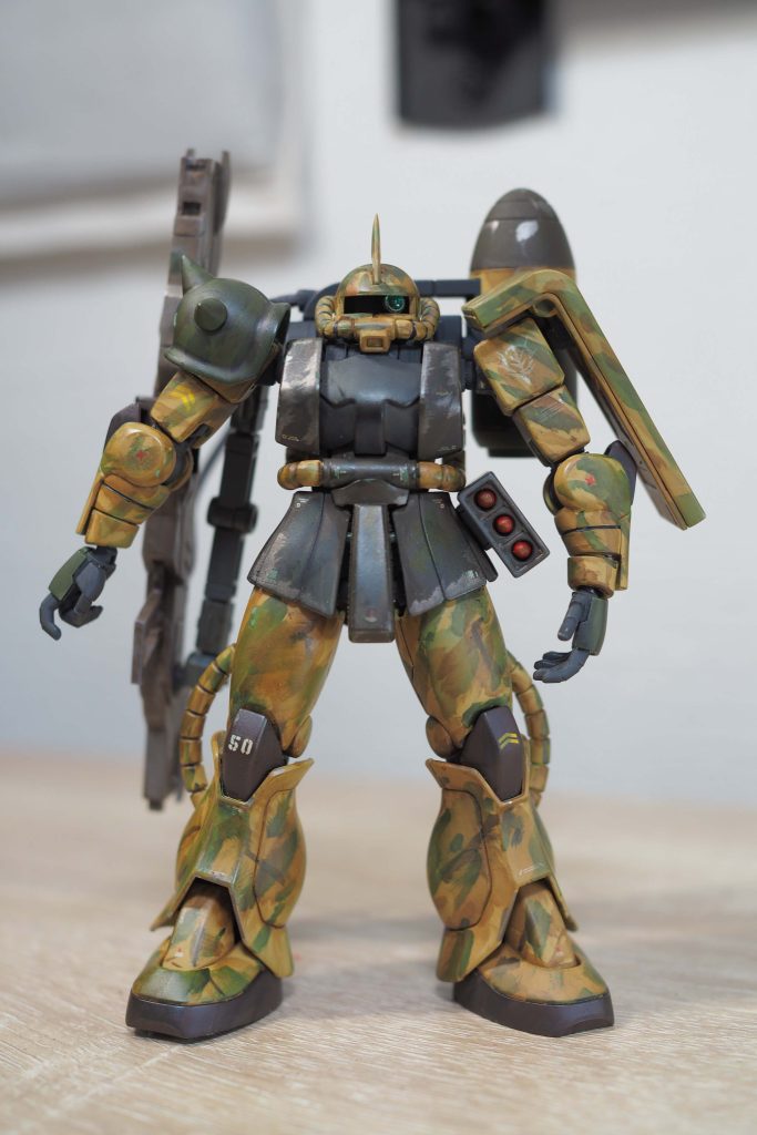 後方支援機なのですが、小脇が寂しかったのでミサイルポッドを腰に装備。ネオジム磁石で取り外し可能です。