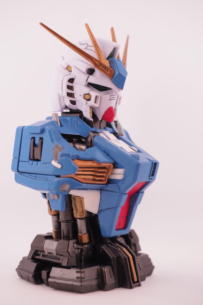 青色だけエアブラシで塗装し、他の色は筆塗りしています。外装青色：F ジェネシスブルー＋C ライトブルー他を調色金色：シタデル リトリビューターアーマー銀色：シタデル リードベルチャー