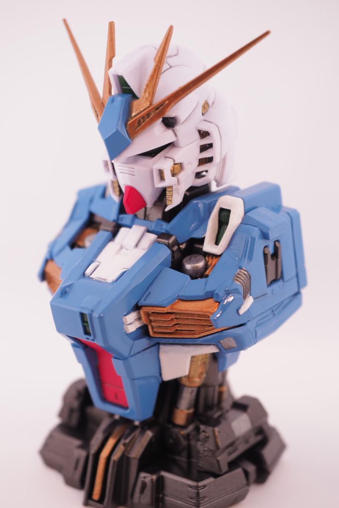 もうすぐサザビーのメカニカルバストが出るので絶対買いたいです。