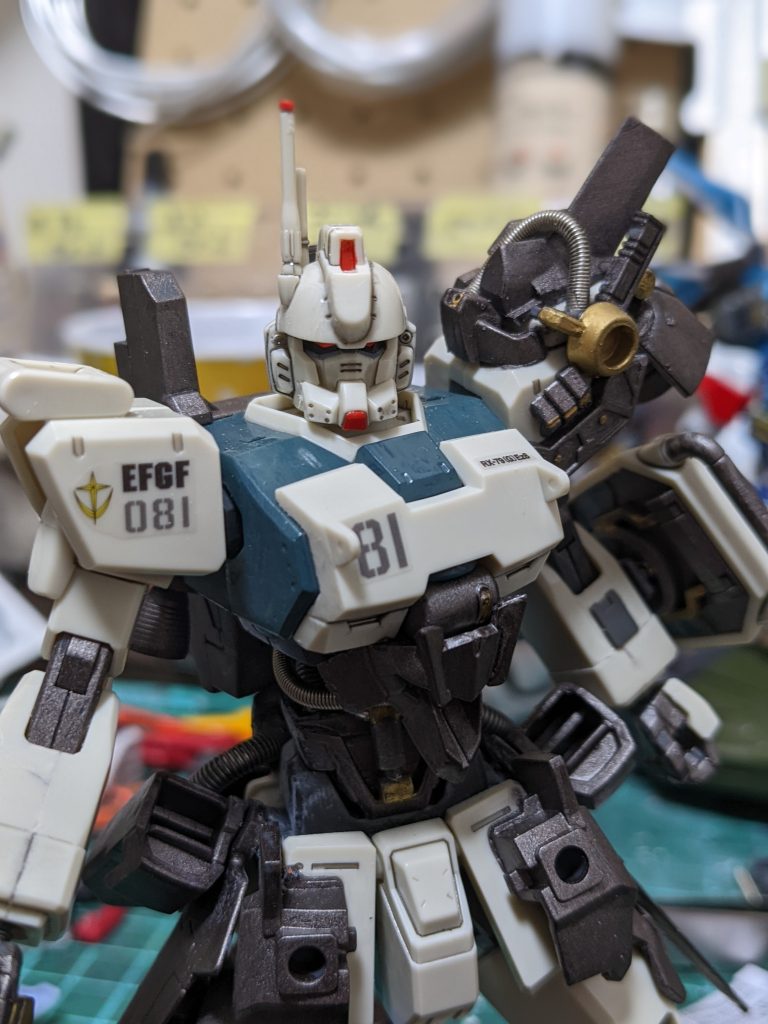 どうしてこうなったんだろうと思うくらい、至るところに無理くりパーツくっつけてますね。