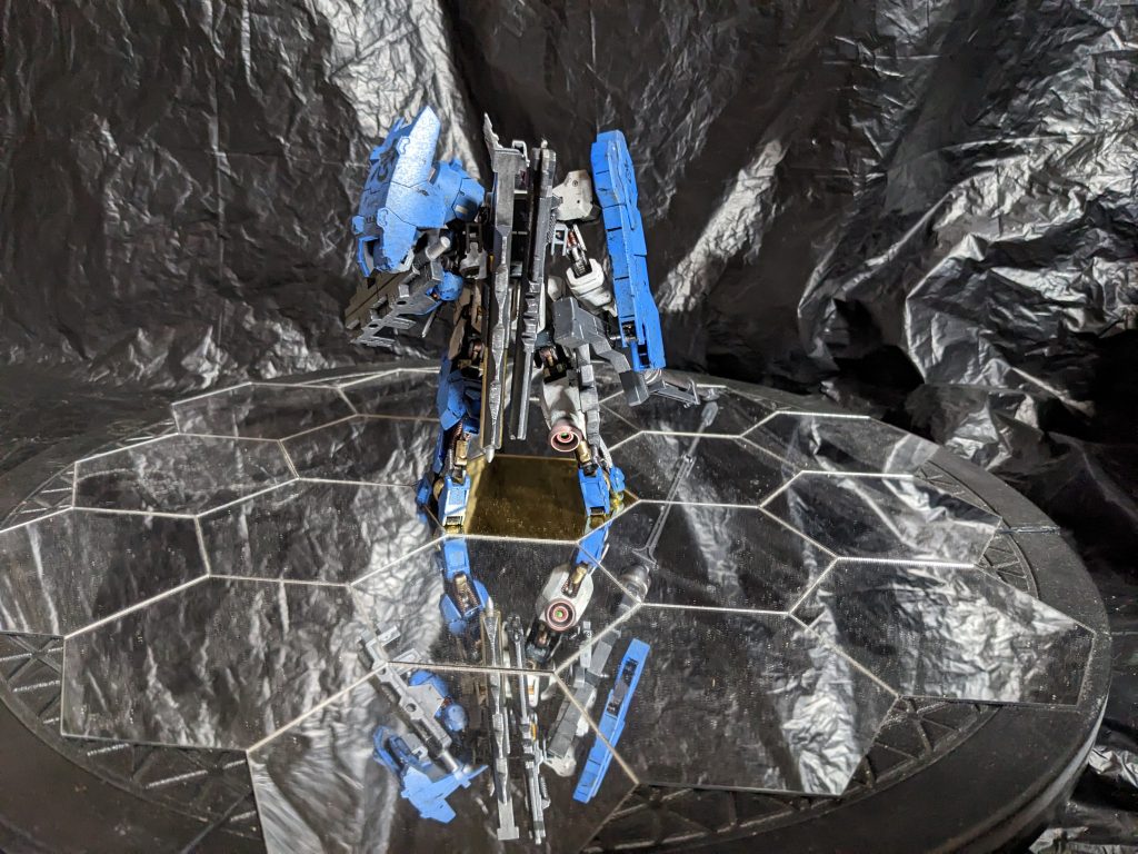 ただでさえ武装が豊富ですが、更に雑誌の付録にあったライフルとパイルバンカーを追加しています。