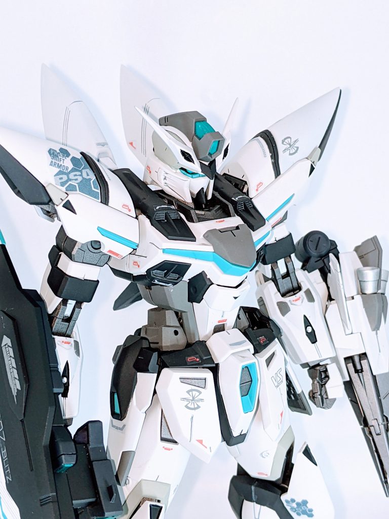 ホントはポージングもさせたかってのですが、パーツのクリアランスがギッチギチ。グリスアップするもスムーズな可動が困難なので断念しました( 素立ちが一番カッコいいかも)。 さて、今回初めてSEED系のキットを組んでみましたが、スタイリッシュでカッコいいですね~!流行りに乗ってマイティーストライクフリーダムガンダム( 長い!)等のキットにも興味が出てきました。見掛けた際には購入したいと思います。最後までご覧頂きありがとうございました。
