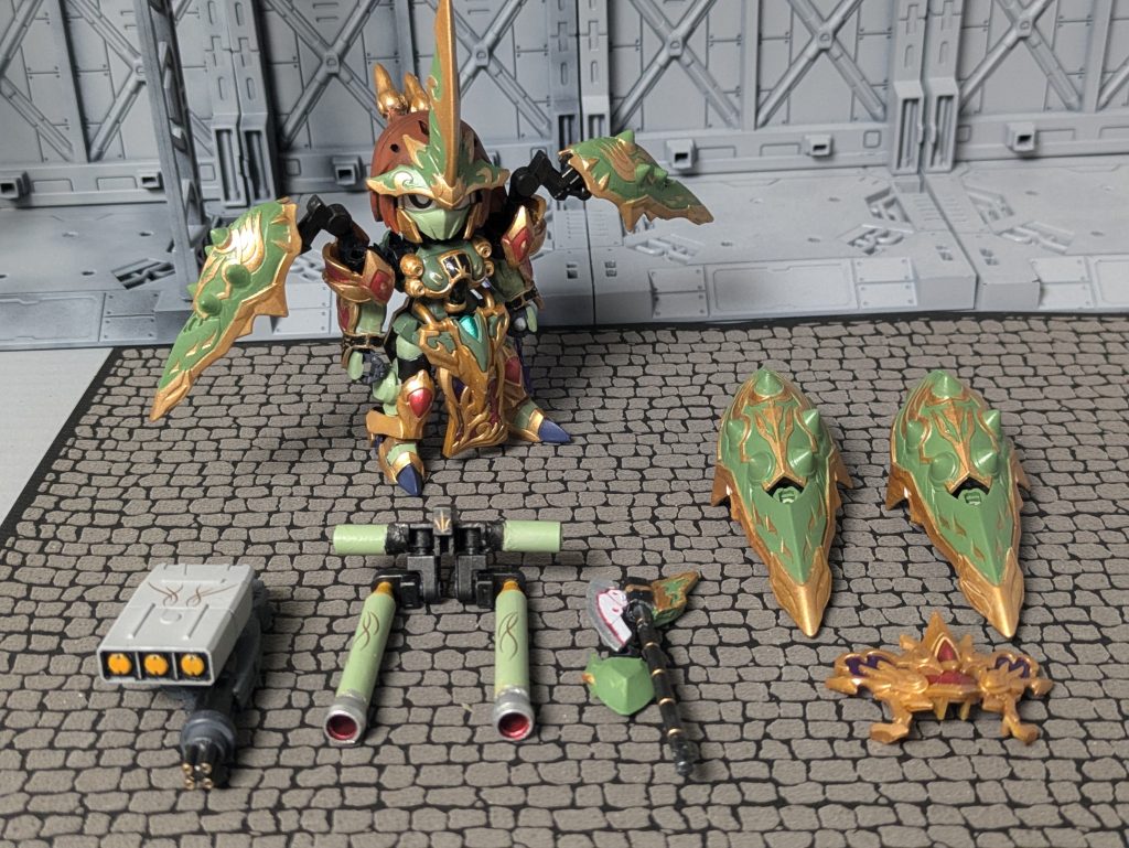 前側2枚のバインダーと髪飾り?を取り外し、ガトリングガンやミサイルポッド、プロペラントブースター(っぽいもの)を装備すれば…